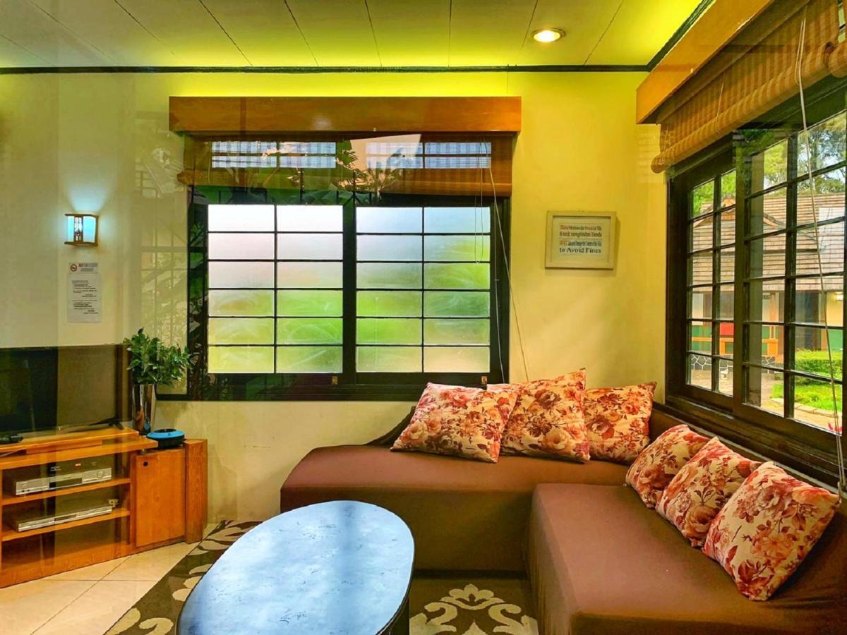 Designer Villa Osaka Puncak Esterno foto