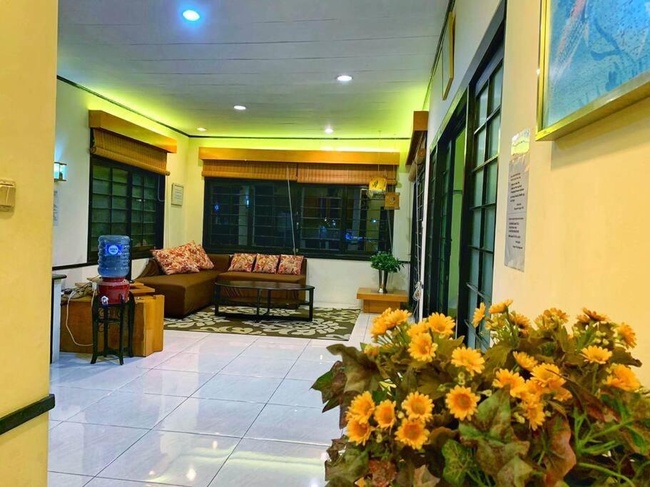 Designer Villa Osaka Puncak Esterno foto