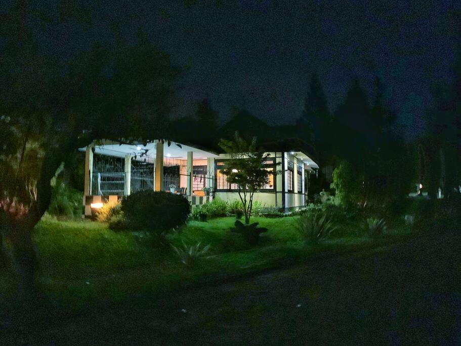 Designer Villa Osaka Puncak Esterno foto