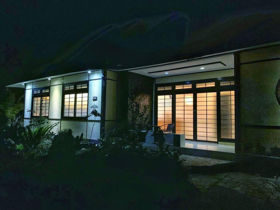 Designer Villa Osaka Puncak Esterno foto