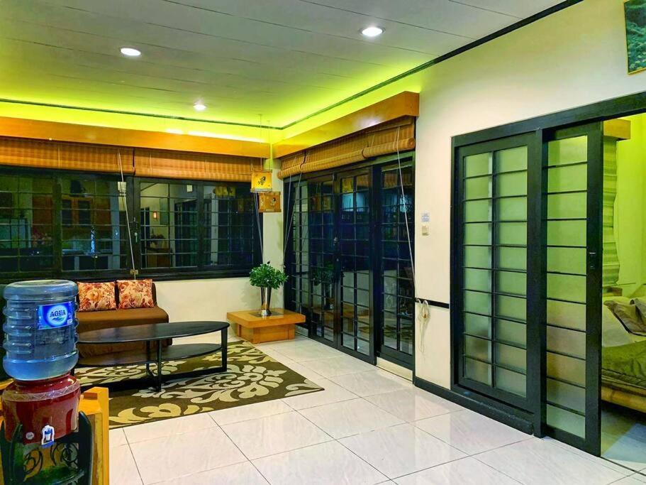 Designer Villa Osaka Puncak Esterno foto