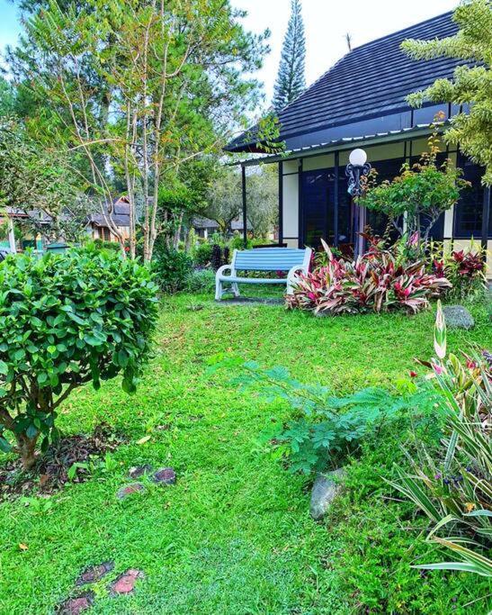 Designer Villa Osaka Puncak Esterno foto