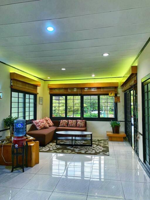 Designer Villa Osaka Puncak Esterno foto