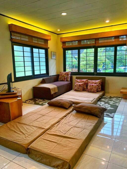 Designer Villa Osaka Puncak Esterno foto