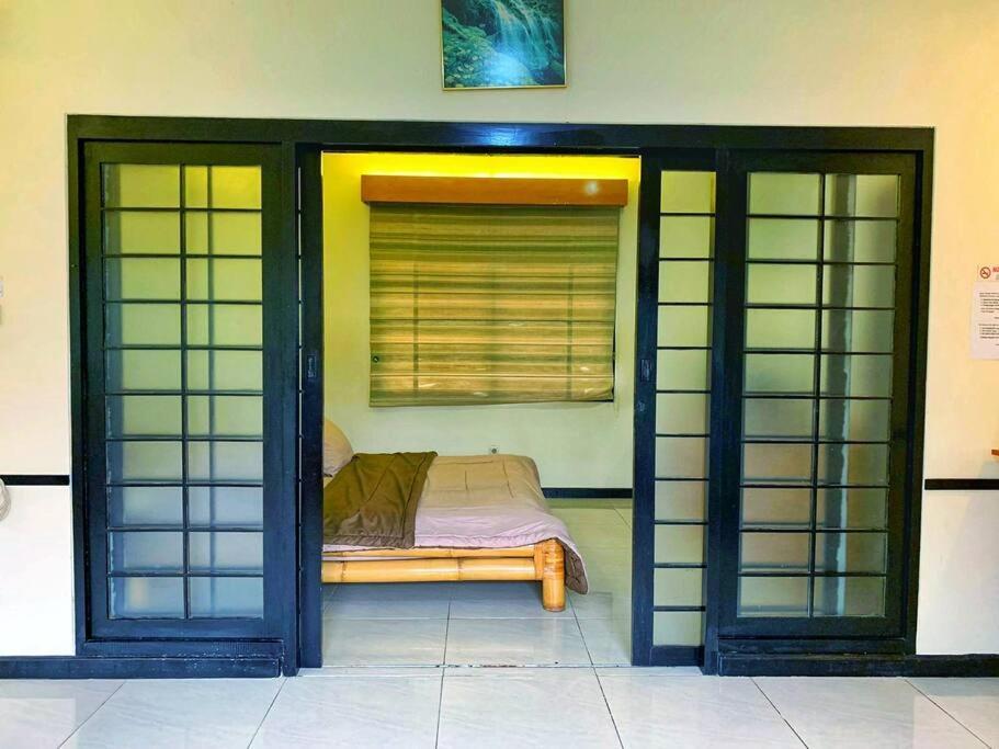 Designer Villa Osaka Puncak Esterno foto