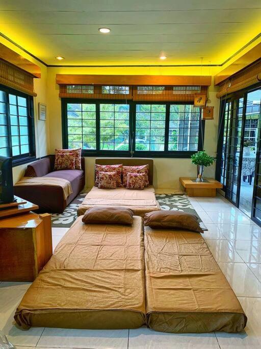 Designer Villa Osaka Puncak Esterno foto