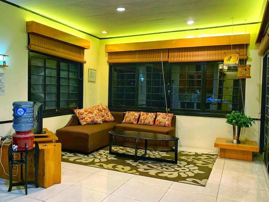 Designer Villa Osaka Puncak Esterno foto