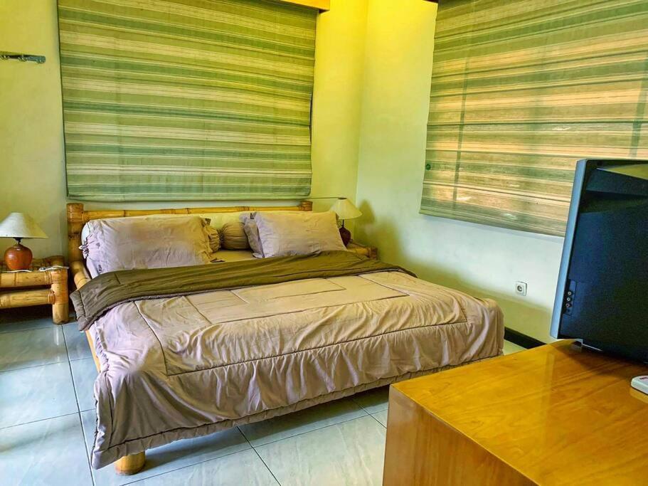 Designer Villa Osaka Puncak Esterno foto