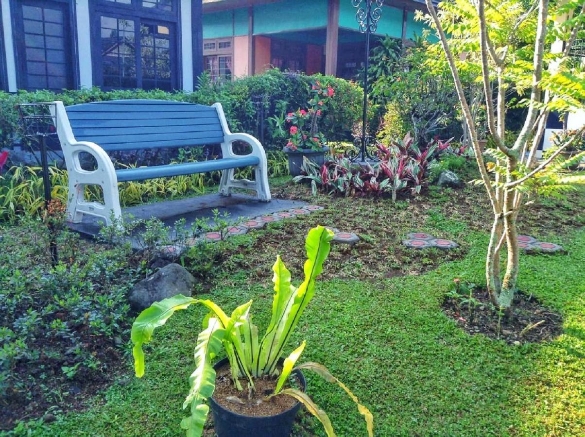 Designer Villa Osaka Puncak Esterno foto