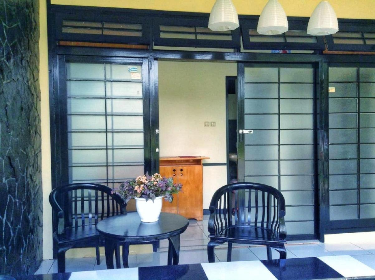Designer Villa Osaka Puncak Esterno foto