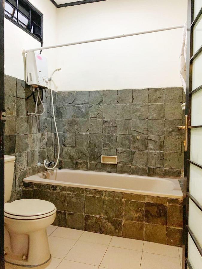 Designer Villa Osaka Puncak Esterno foto