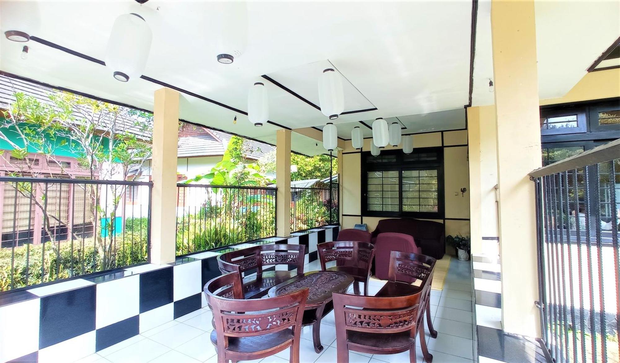 Designer Villa Osaka Puncak Esterno foto