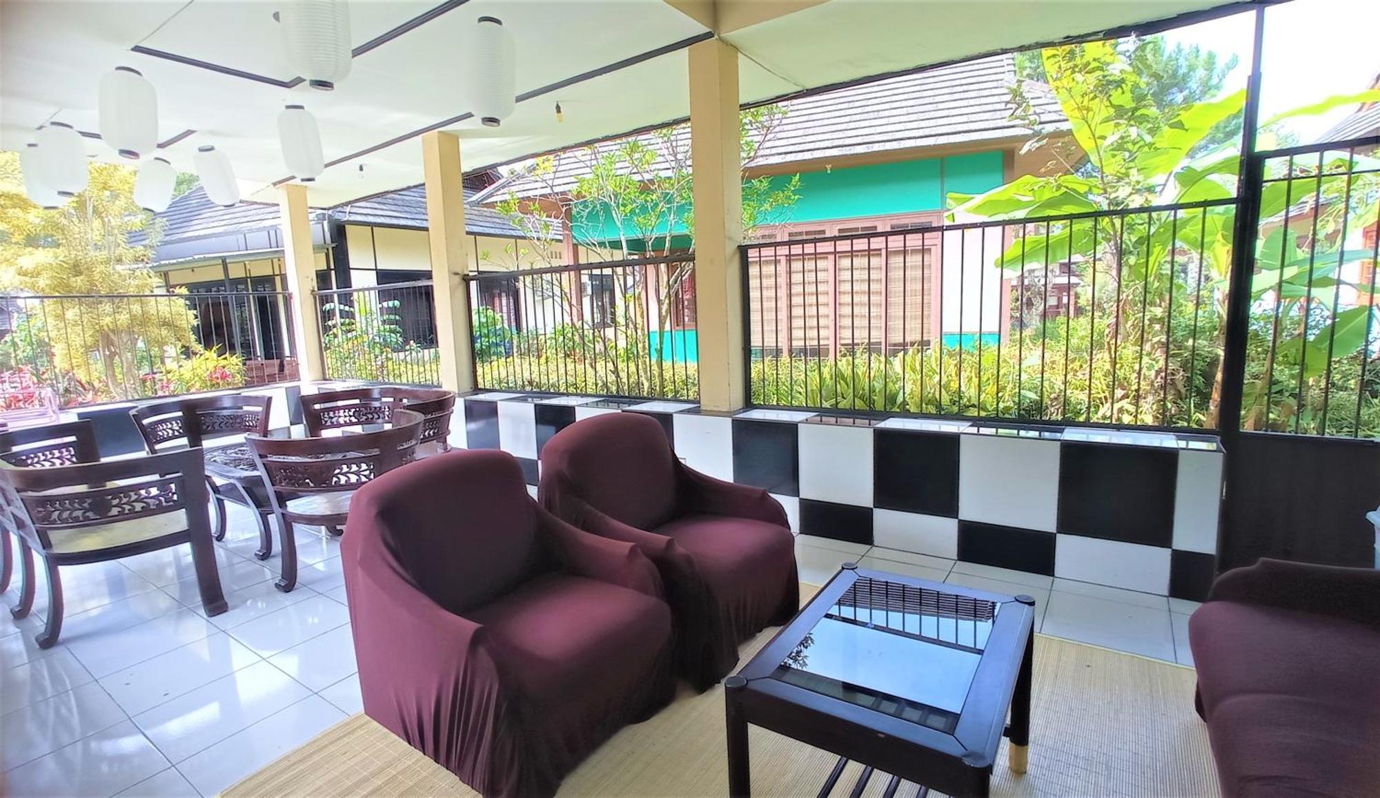 Designer Villa Osaka Puncak Esterno foto