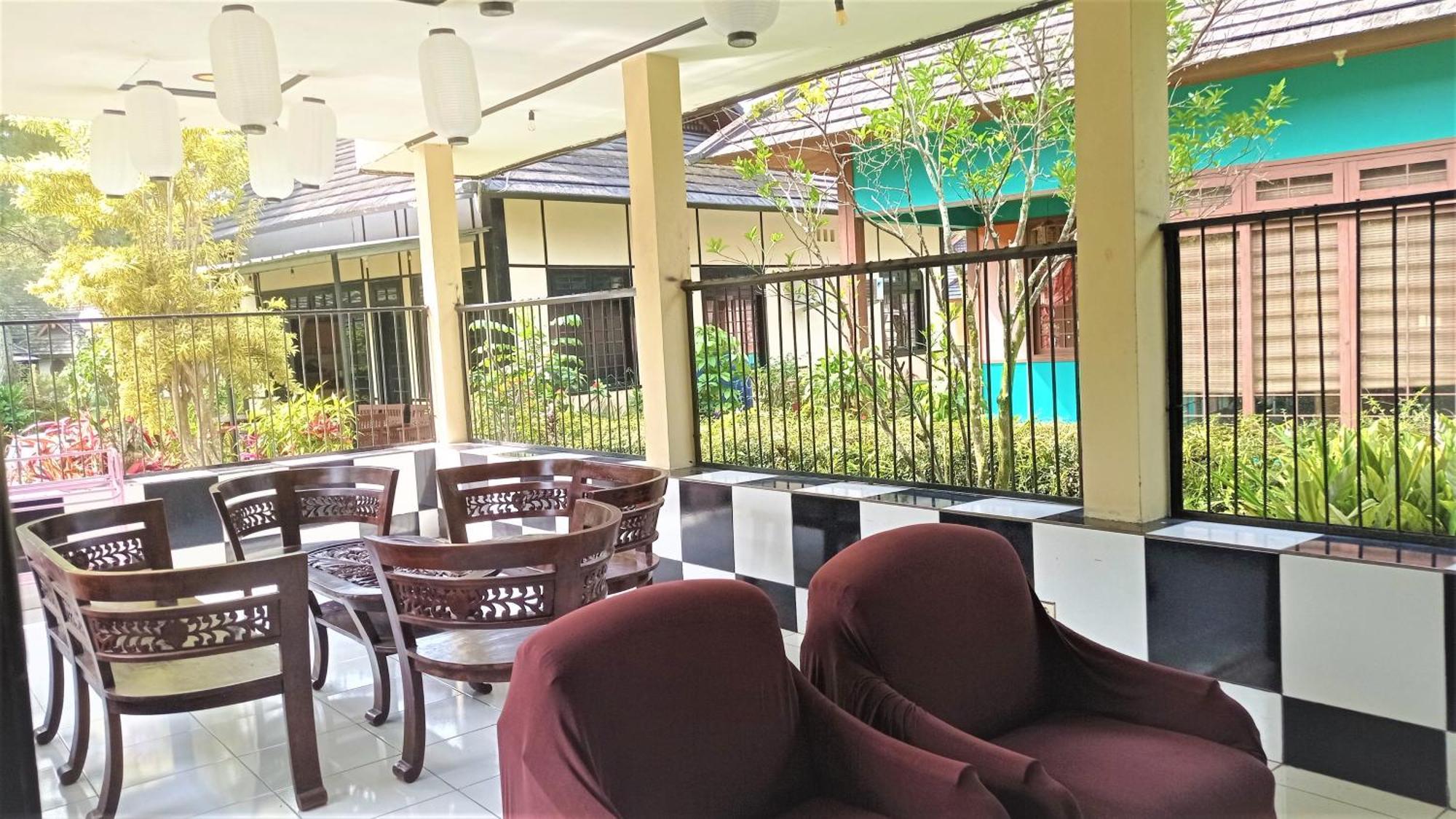 Designer Villa Osaka Puncak Esterno foto